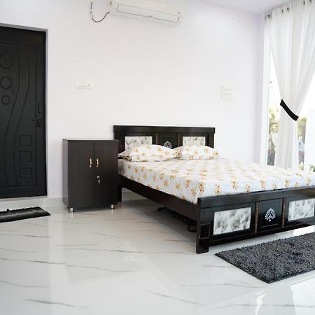 The Castro Farm Stay Pedda Ambarpet Exterior foto