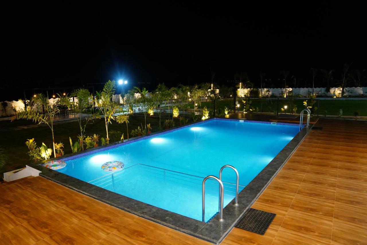 The Castro Farm Stay Pedda Ambarpet Exterior foto
